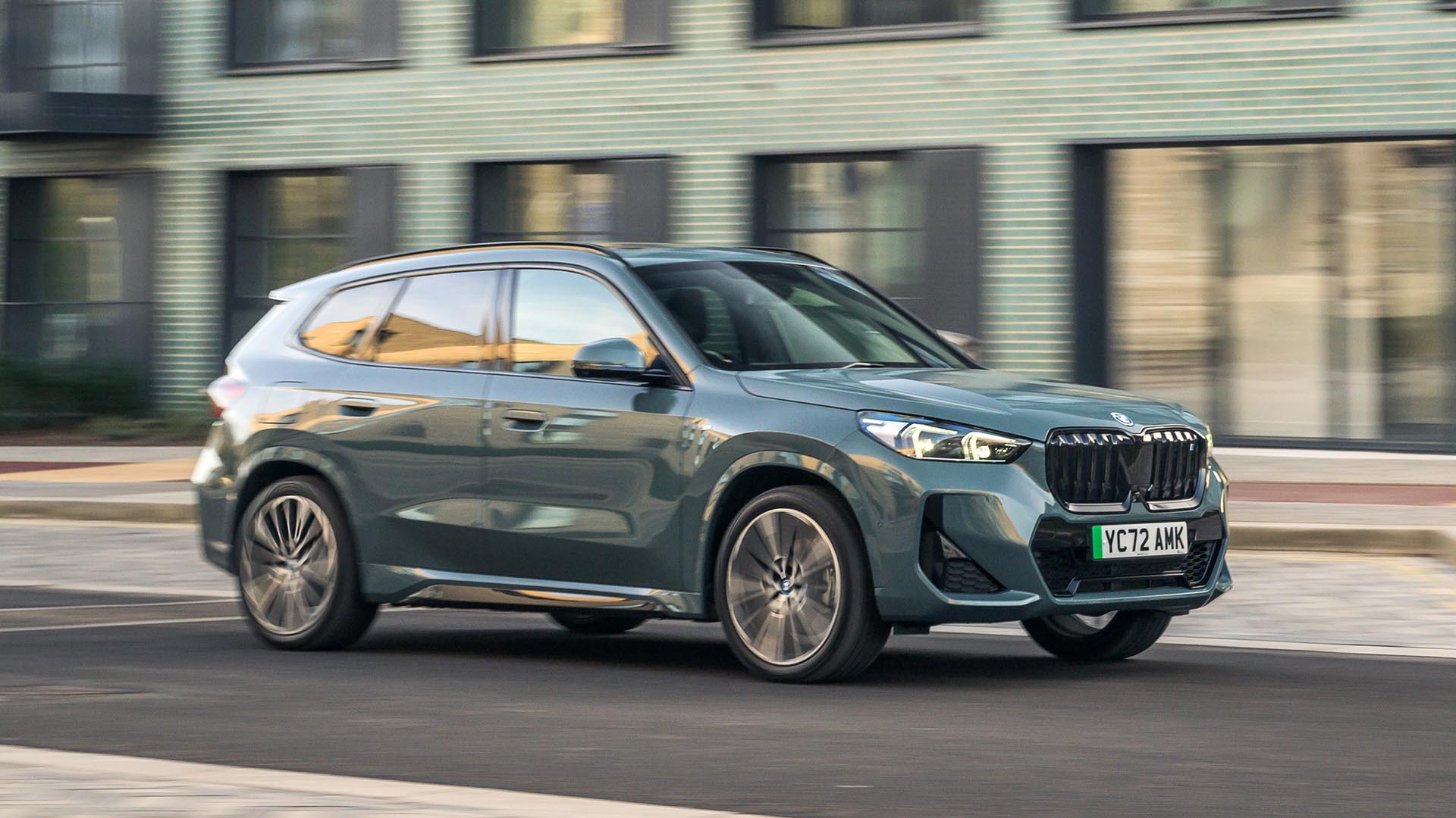 BMW iX1 Review & Prices 2023 | AutoTrader UK